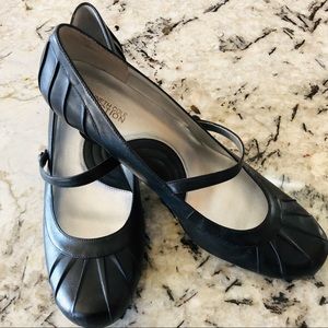 Kenneth Cole Reaction Black Kitten Heel Pumps 10